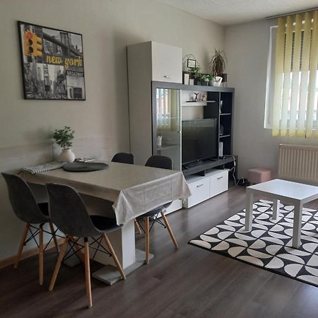 Berik Apartman Печ Екстериор снимка