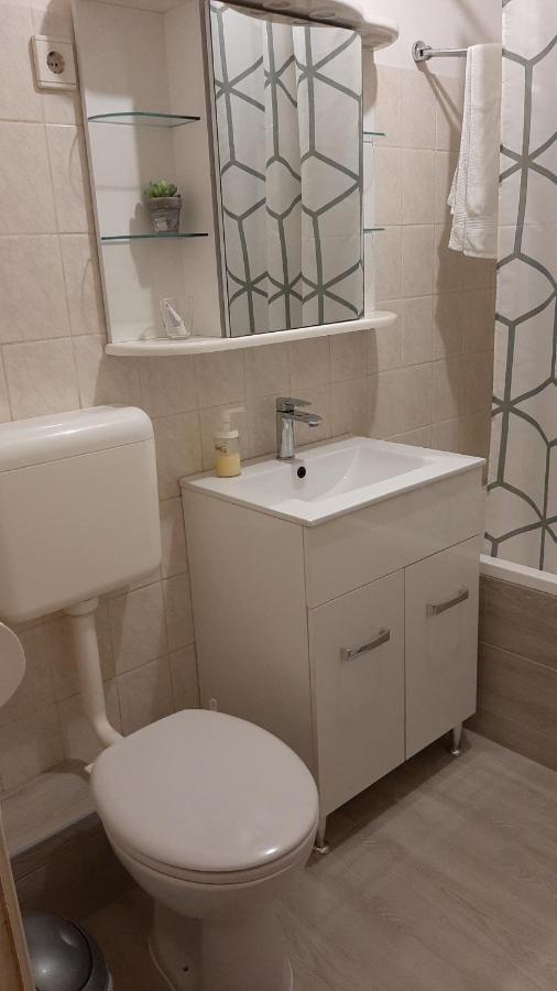 Berik Apartman Печ Екстериор снимка