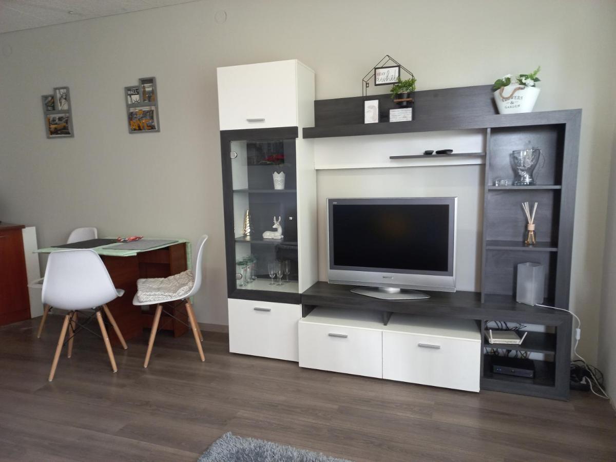 Berik Apartman Печ Екстериор снимка