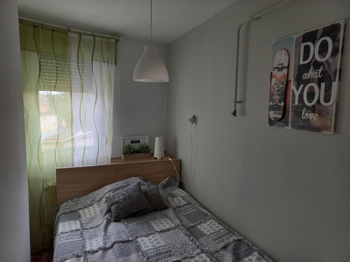 Berik Apartman Печ Екстериор снимка