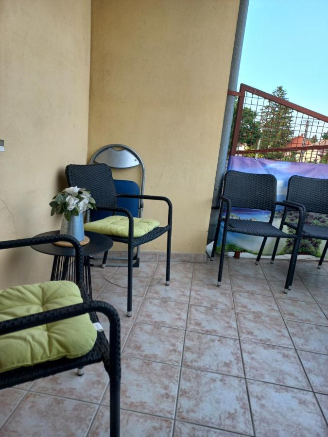 Berik Apartman Печ Екстериор снимка