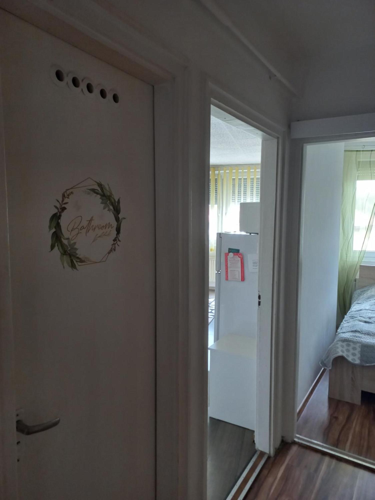 Berik Apartman Печ Екстериор снимка
