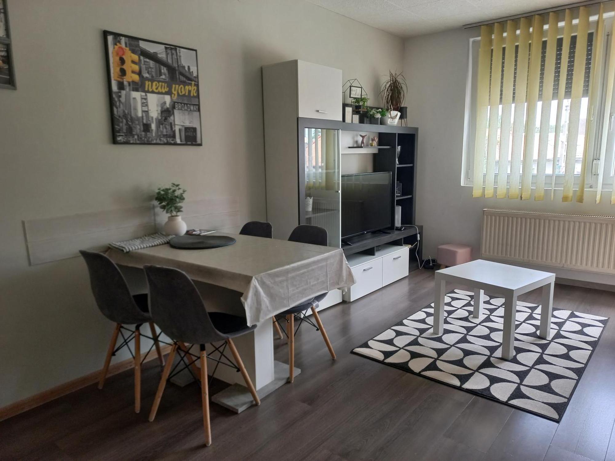 Berik Apartman Печ Екстериор снимка