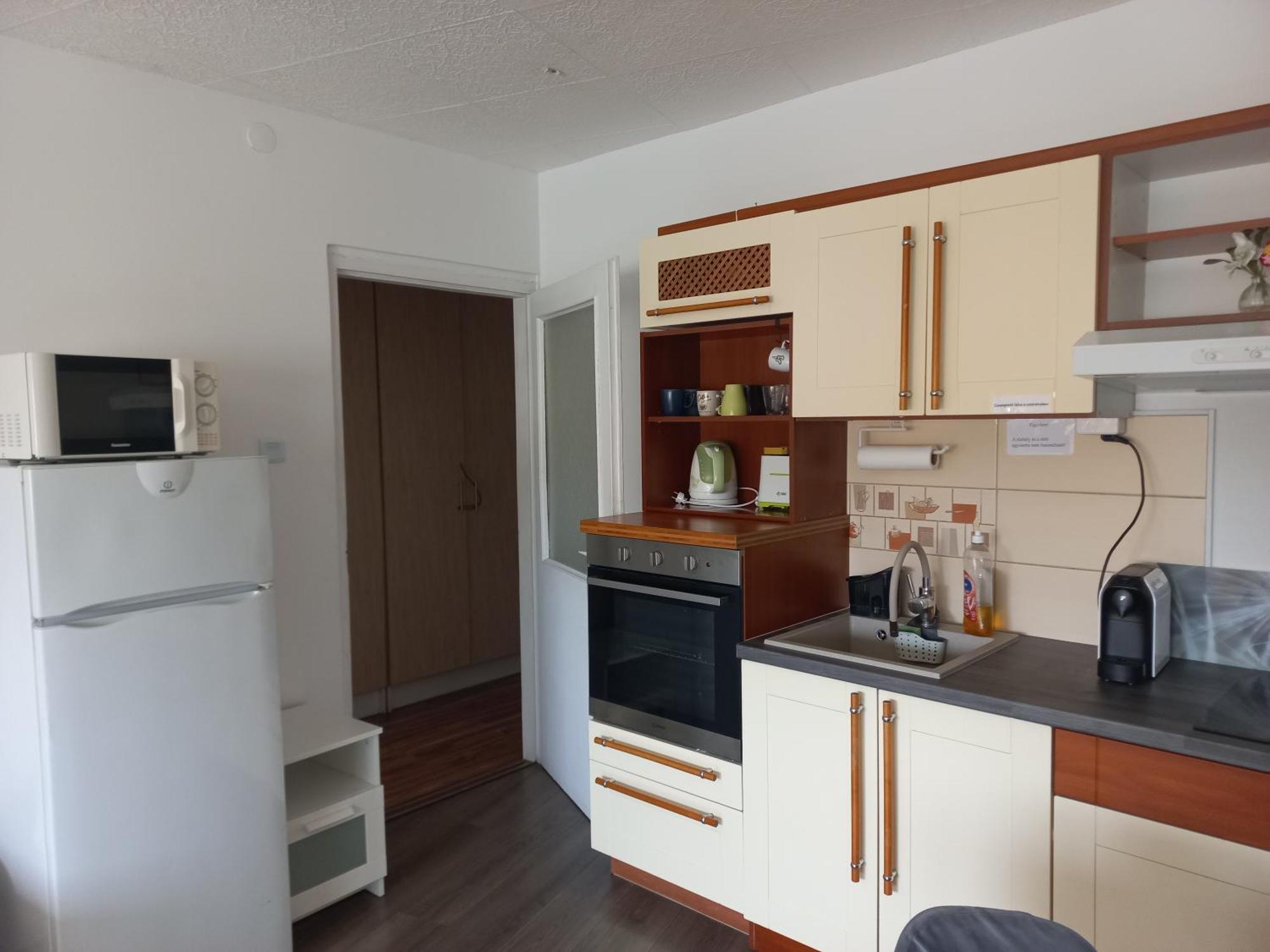 Berik Apartman Печ Екстериор снимка